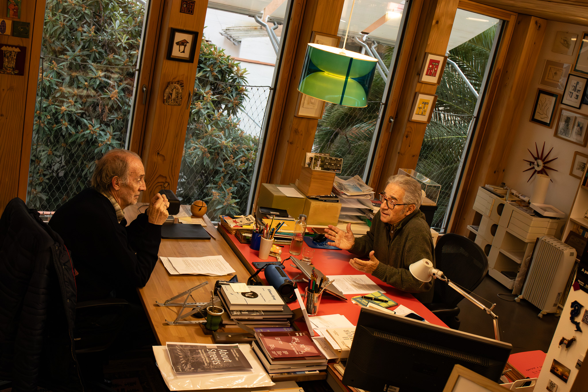 "Hay jóvenes que siguen a Vox, pero hay muchísimos jóvenes activistas que ocupan espacios en desuso, que están en el Sindicat de Llogateres, que se organizan. Siguen habiendo jóvenes comprometidos"