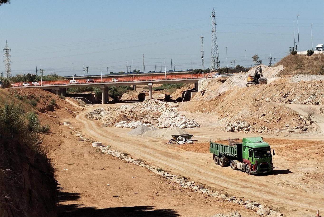 Obres d’emergència de reconstrucció del pont de l’Autovia de Torrent i dels marges del barranc de Xiva-Poio-Torrent al terme de Picanya. Foto: FM.