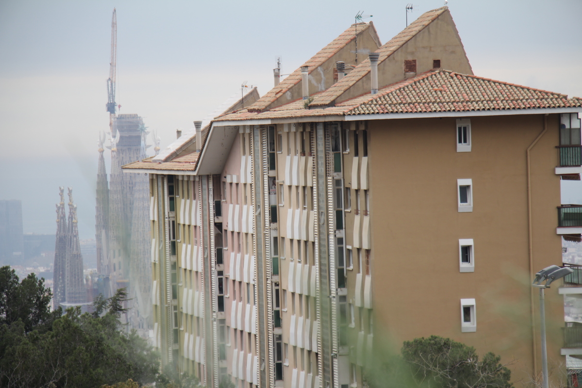 La Sagrada Familia desde el mirador de Tenerife, en Can Baró