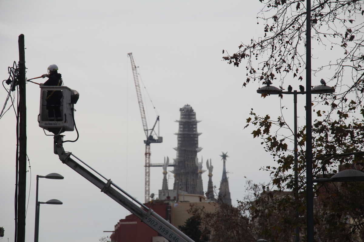 La Sagrada Familia desde el carrer Freser, en Camp de l’Arpa | Jordi Corominas