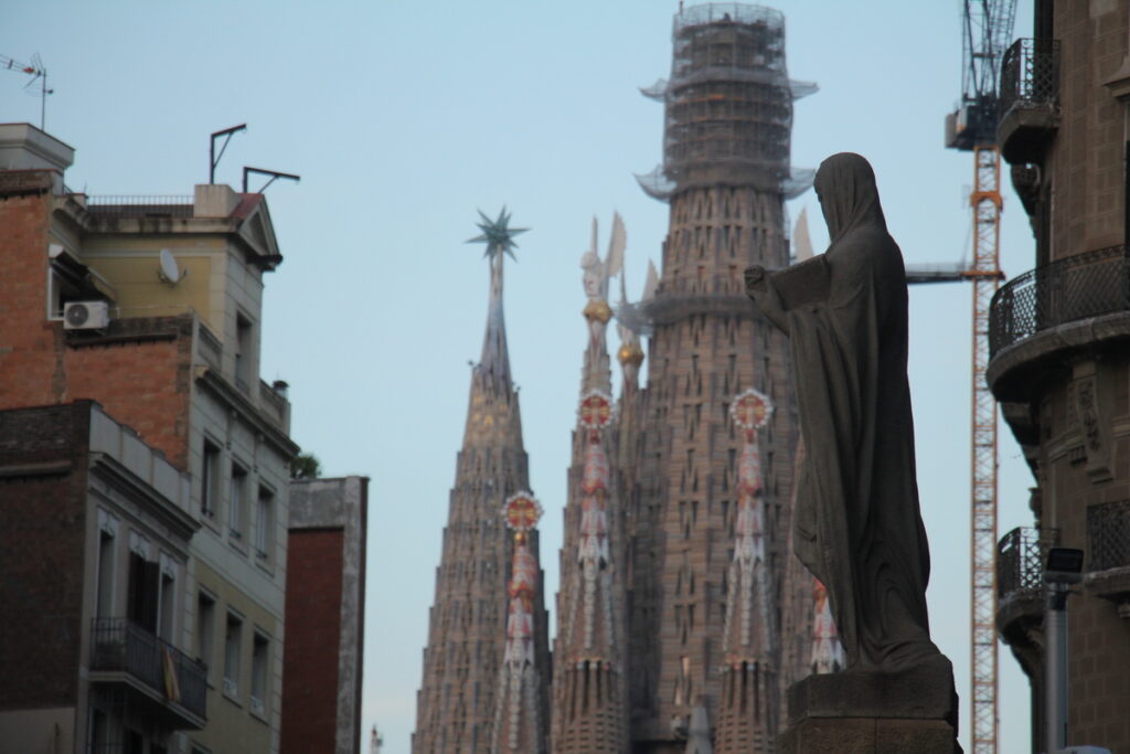 La Sagrada Familia desde el monumento a Verdaguer