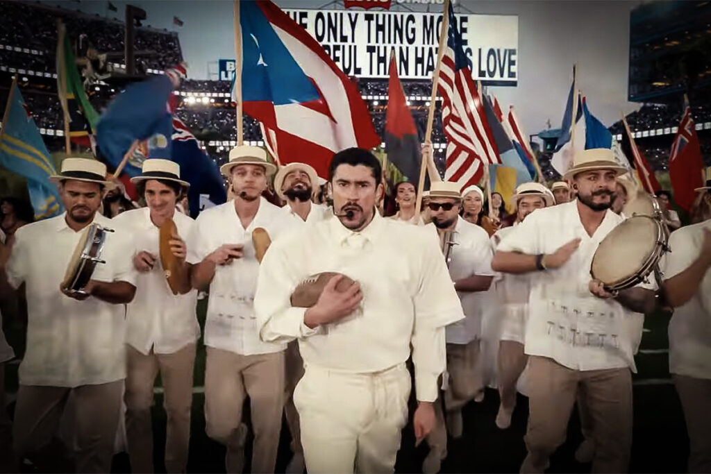 Benito Antonio Martínez Ocasio, el primer artista que canta en l'intermedi de la Super Bowl íntegrament en espanyol.